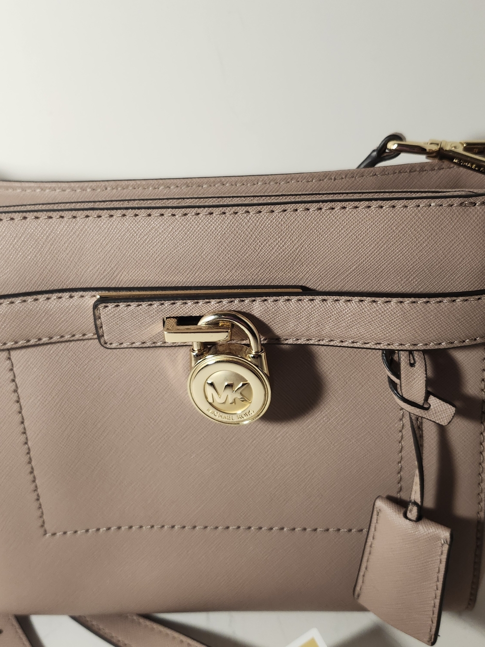 Michael Kors Women's Leather Crossbody Bag in Taupe/ Pastel Pink Hamilton - Picture 4 of 16